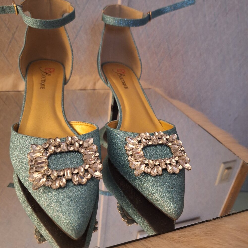 Heels - Picture 2 of 4